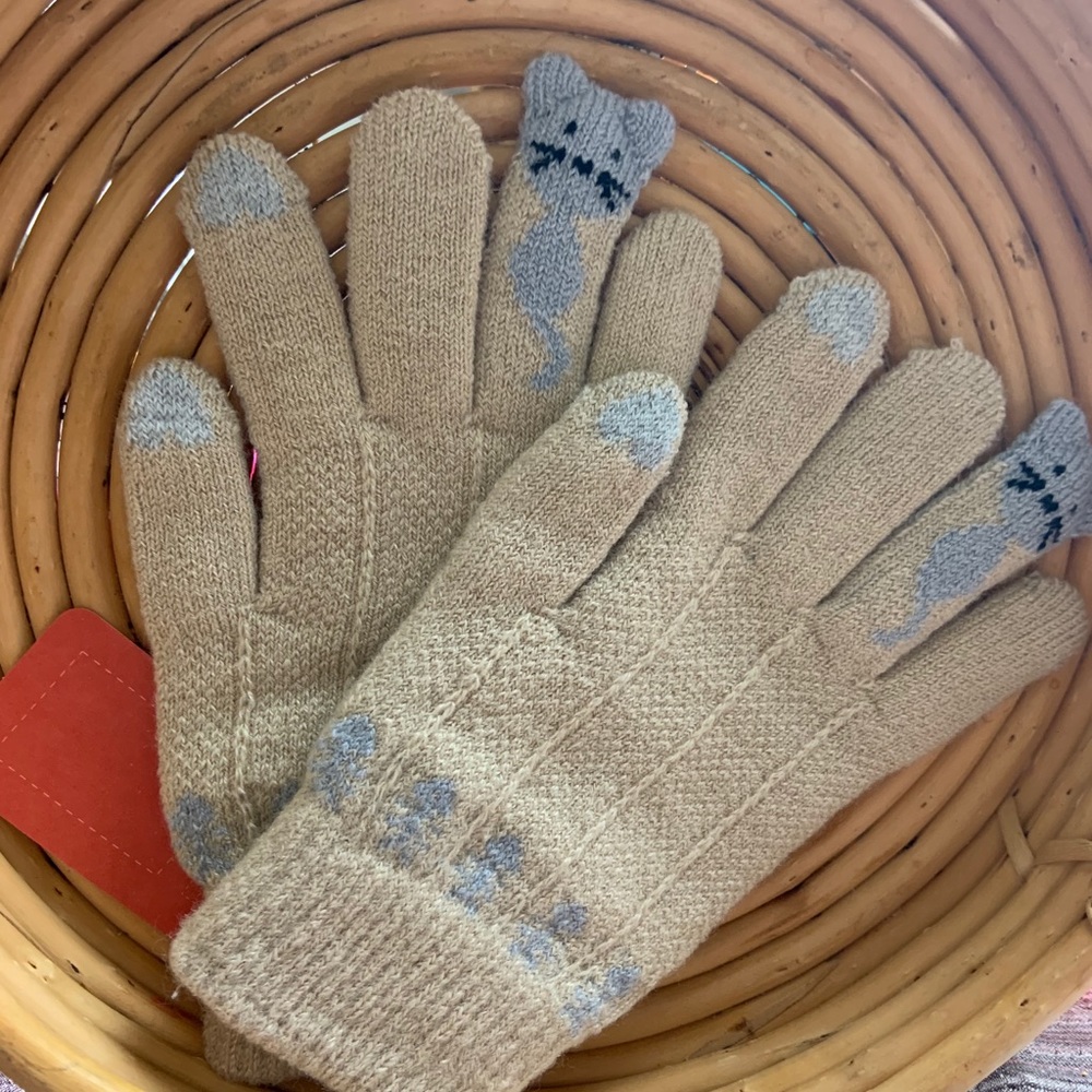Gloves 🧤 with cat finger tips